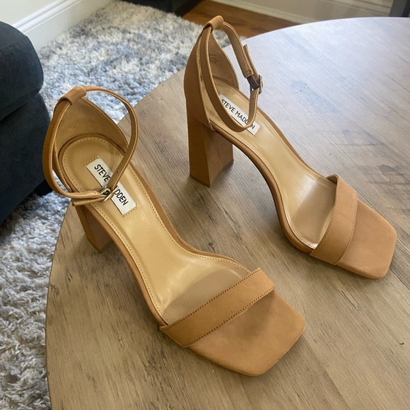 Steve Madden Camel Pumps - Picture 3 of 3